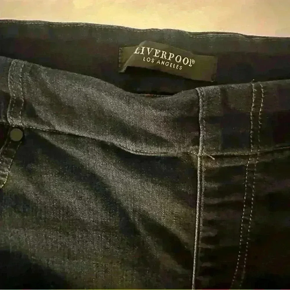 18 W Ankle/crop Liverpool Pull-on Jeggings in Black - Picture 6 of 12